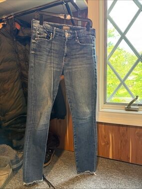 Mother, the looker ankle fray, size 27